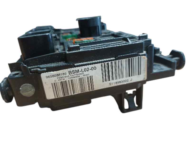 CAJA RELES - FUSIBLES