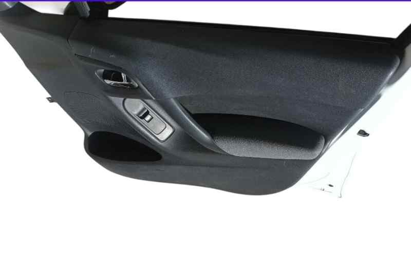 GUARNECIDO PUERTA DELANTERA DERECHA