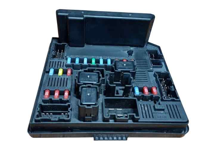 CAJA RELES - FUSIBLES