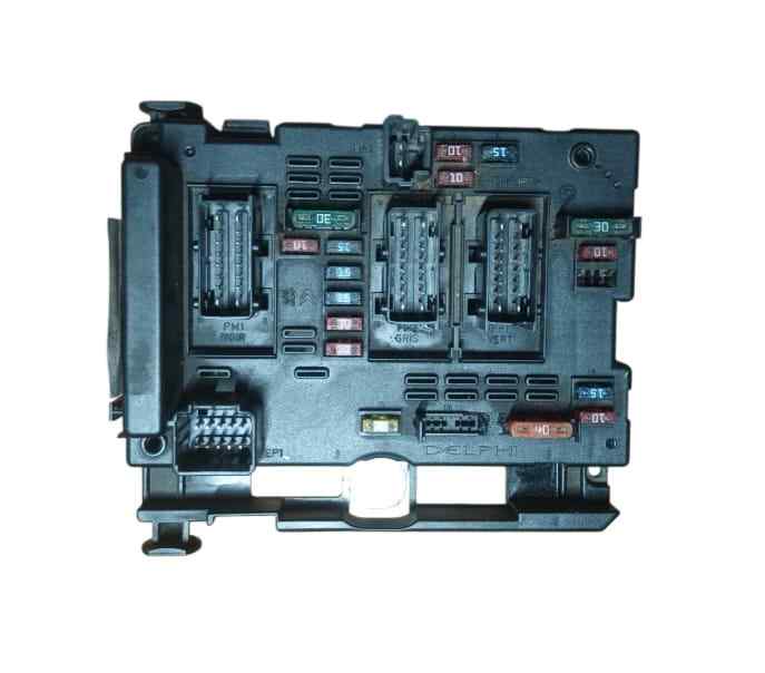 CAJA RELES  FUSIBLES