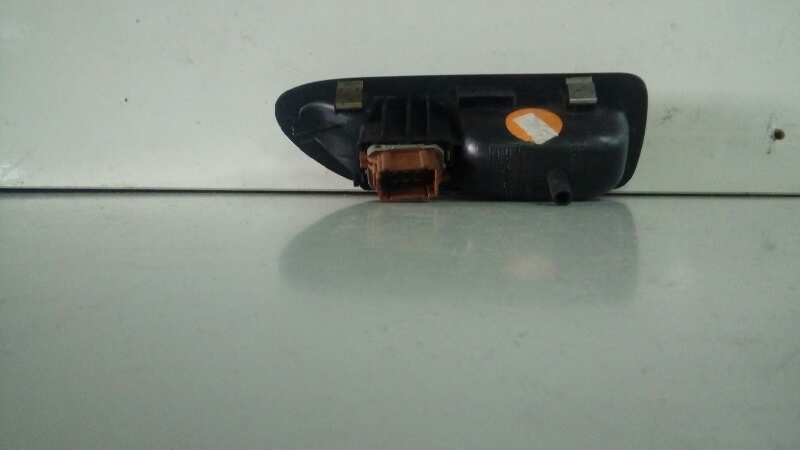 MANDO ELEVALUNAS DELANTERO DERECHO