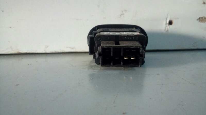 MANDO ELEVALUNAS DELANTERO DERECHO