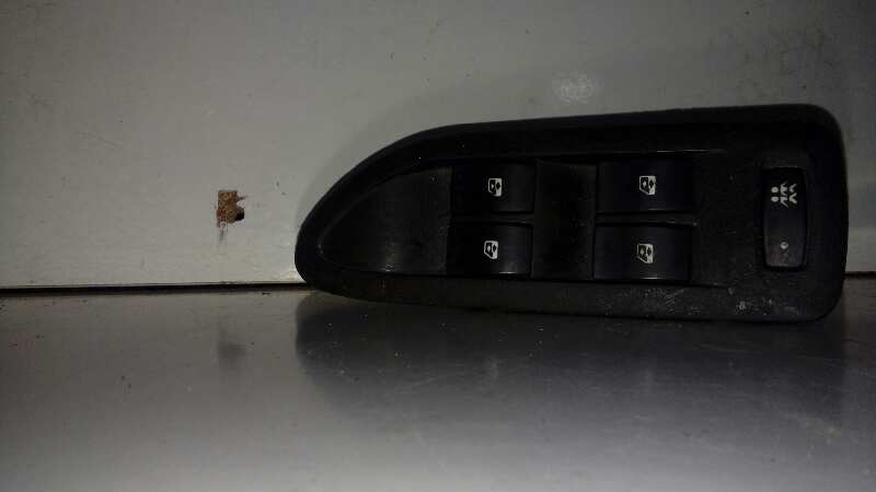 MANDO ELEVALUNAS DELANTERO IZQUIERDO 