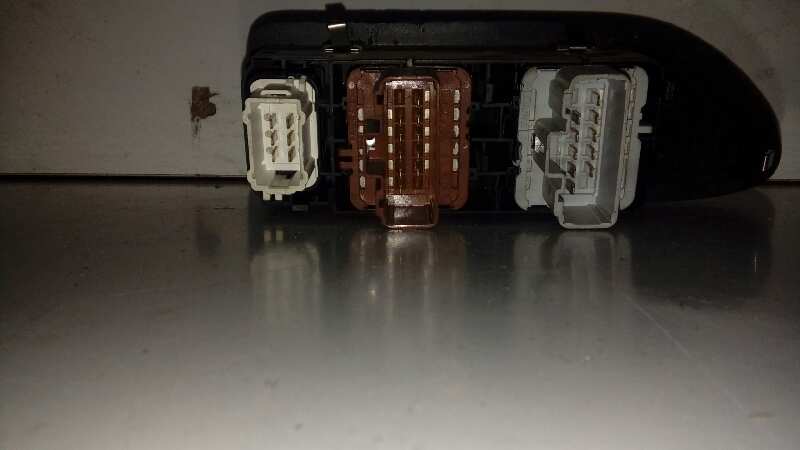 MANDO ELEVALUNAS DELANTERO IZQUIERDO 