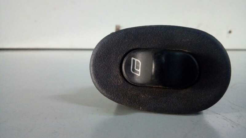 MANDO ELEVALUNAS TRASERO DERECHO