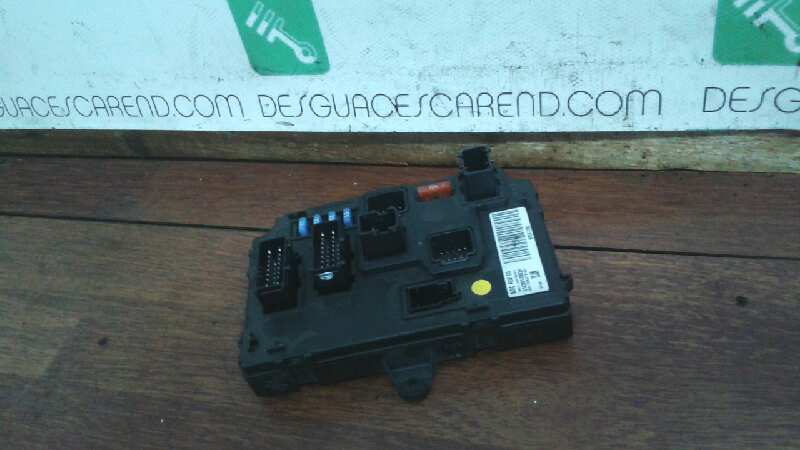 CAJA RELES - FUSIBLES