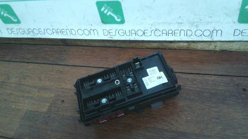 CAJA RELES - FUSIBLES