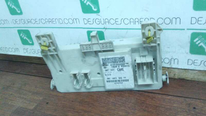 CAJA RELES - FUSIBLES