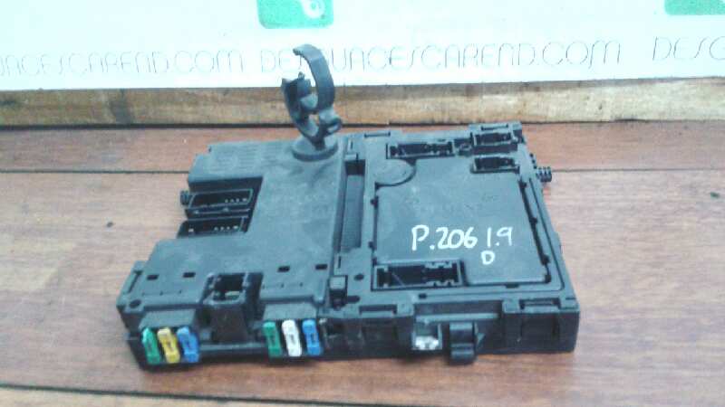 CAJA RELES - FUSIBLES