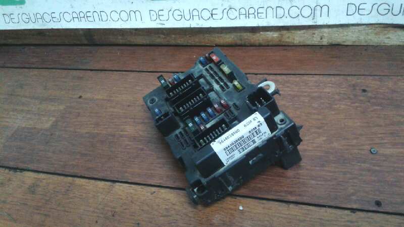 CAJA RELES - FUSIBLES