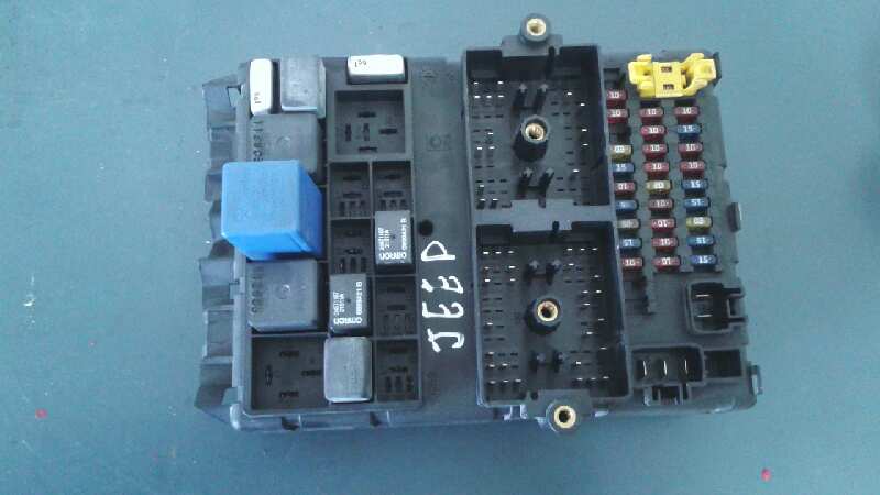CAJA RELES - FUSIBLES