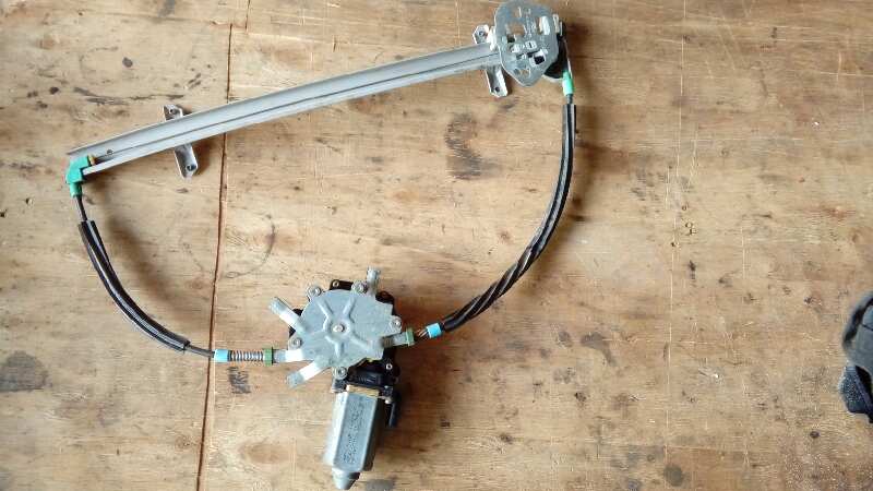 ELEVALUNAS DELANTERO DERECHO