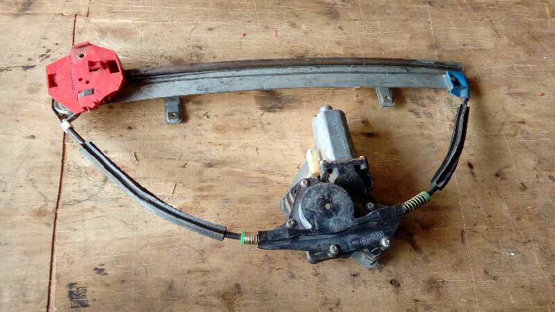 ELEVALUNAS DELANTERO IZQUIERDO