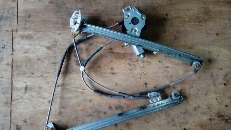 ELEVALUNAS DELANTERO DERECHO