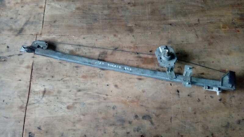 ELEVALUNAS DELANTERO DERECHO