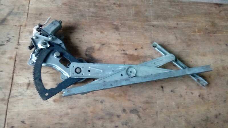 ELEVALUNAS DELANTERO DERECHO