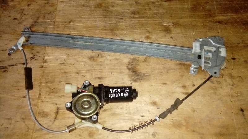 ELEVALUNAS DELANTERO DERECHO