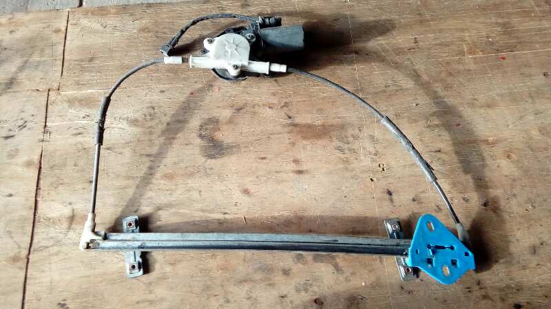 ELEVALUNAS DELANTERO DERECHO