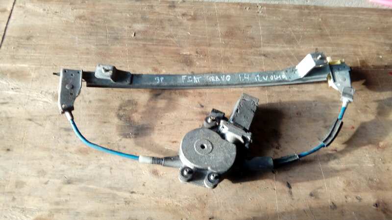 ELEVALUNAS DELANTERO DERECHO