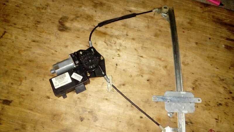 ELEVALUNAS DELANTERO IZQUIERDO