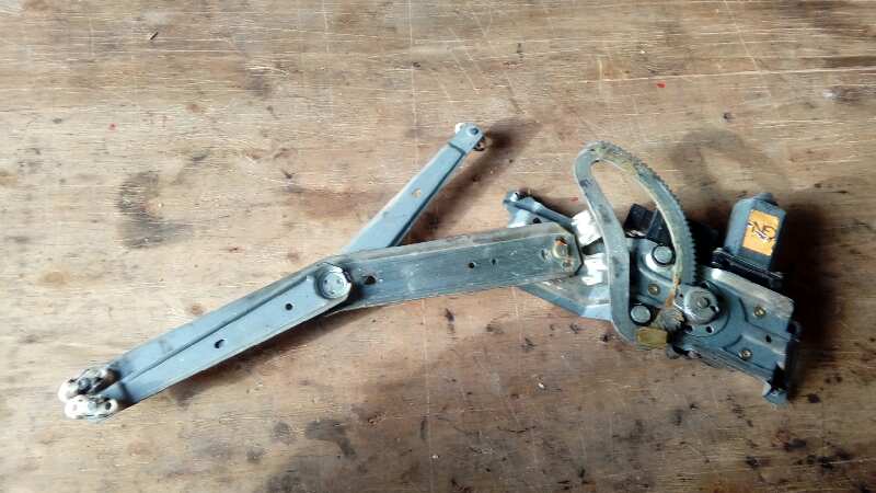 ELEVALUNAS DELANTERO IZQUIERDO