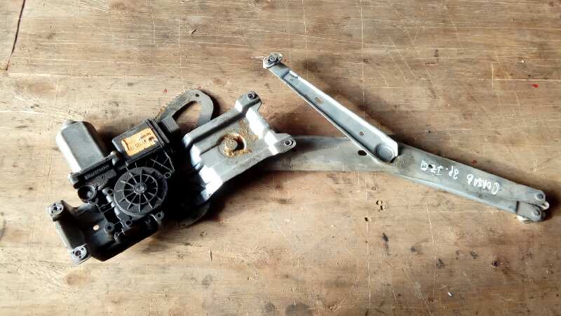 ELEVALUNAS DELANTERO IZQUIERDO