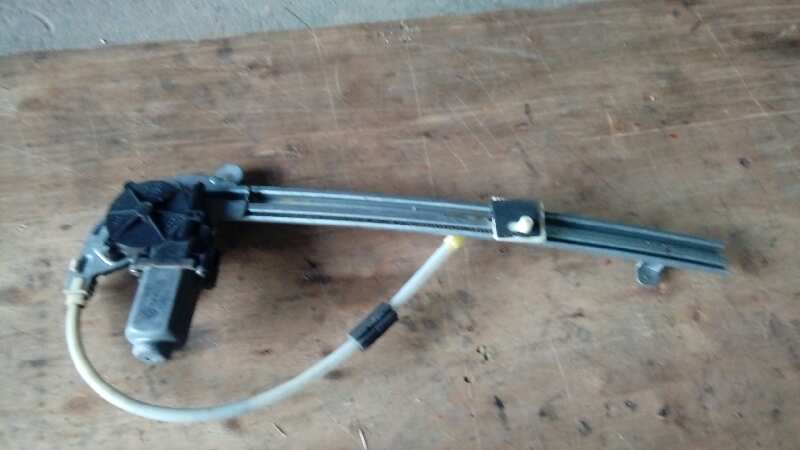 ELEVALUNAS TRASERO DERECHO