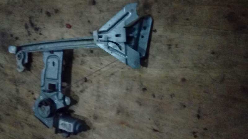 ELEVALUNAS TRASERO DERECHO