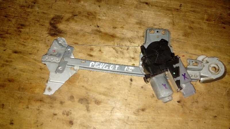 ELEVALUNAS TRASERO IZQUIERDO