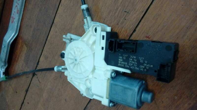 ELEVALUNAS DELANTERO DERECHO