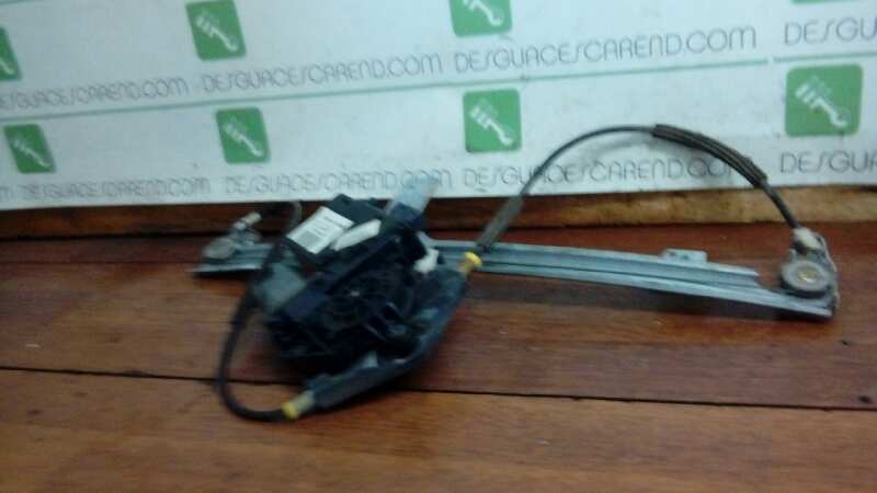 ELEVALUNAS DELANTERO DERECHO