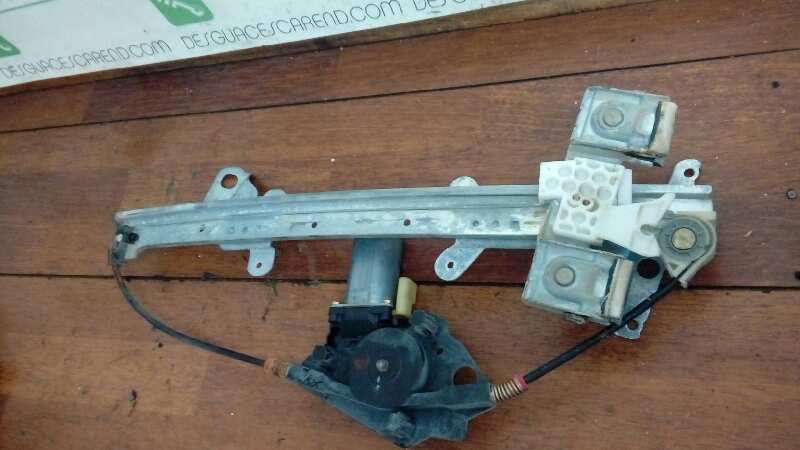 ELEVALUNAS DELANTERO DERECHO