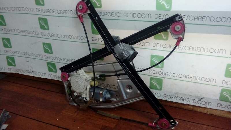 ELEVALUNAS DELANTERO DERECHO