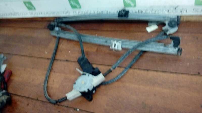 ELEVALUNAS DELANTERO IZQUIERDO