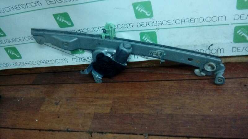 ELEVALUNAS DELANTERO DERECHO