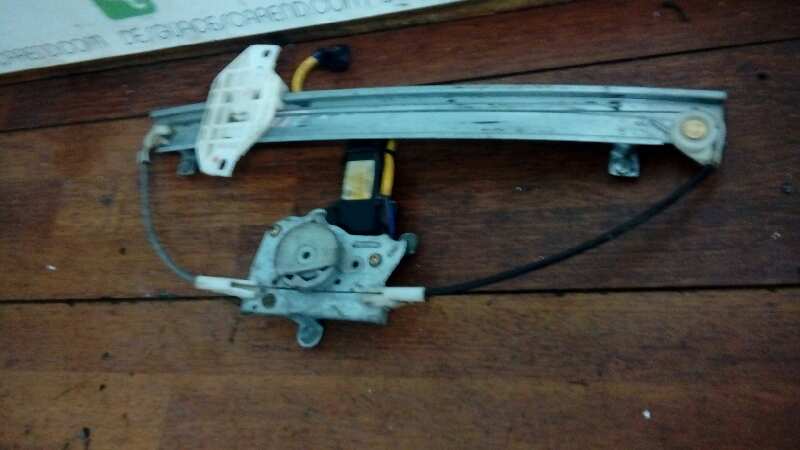 ELEVALUNAS TRASERO DERECHO