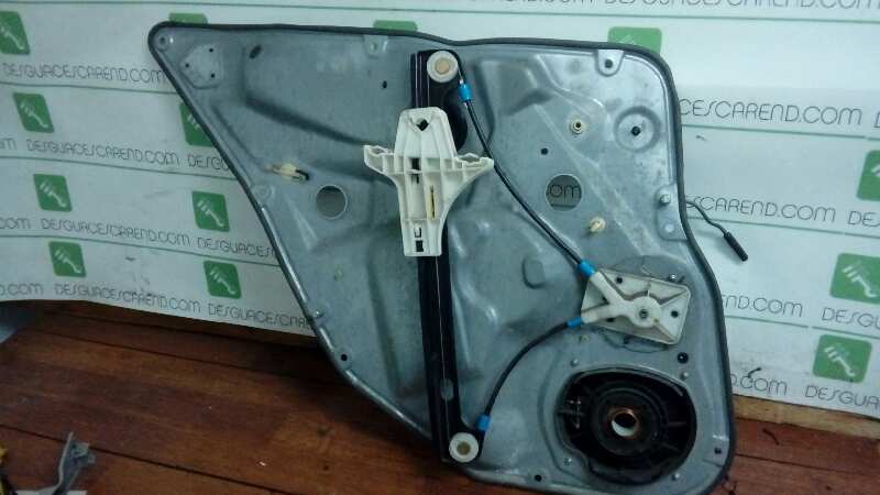 ELEVALUNAS TRASERO DERECHO