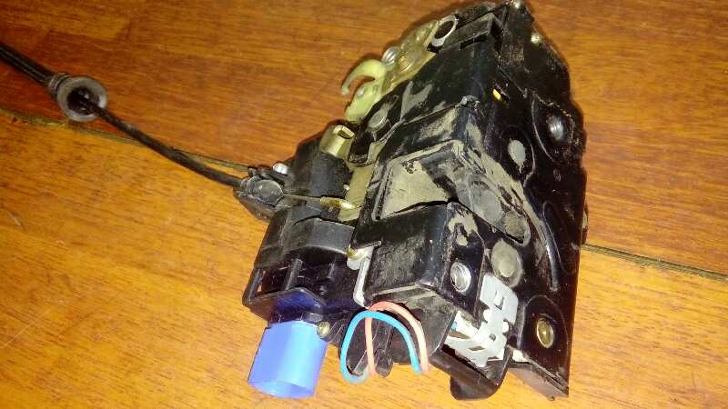 CERRADURA PUERTA DELANTERA DERECHA