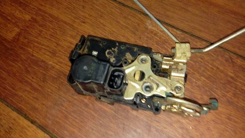 CERRADURA PUERTA DELANTERA IZQUIERDA 