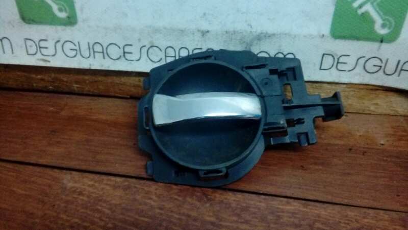 MANETA INTERIOR DELANTERA DERECHA