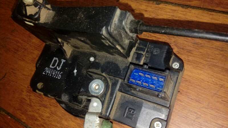 CERRADURA PUERTA DELANTERA IZQUIERDA 