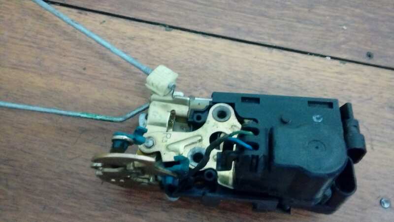 CERRADURA PUERTA DELANTERA DERECHA