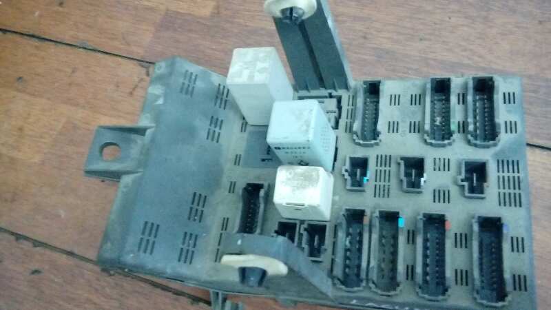 CAJA RELES - FUSIBLES