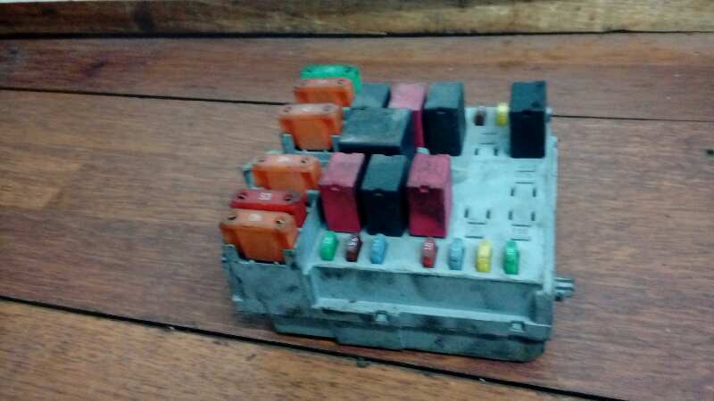 CAJA RELES - FUSIBLES