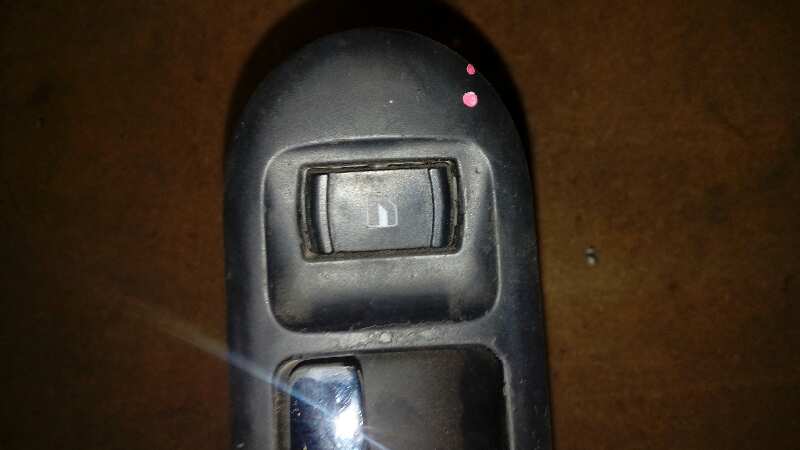 MANDO ELEVALUNAS DELANTERO DERECHO