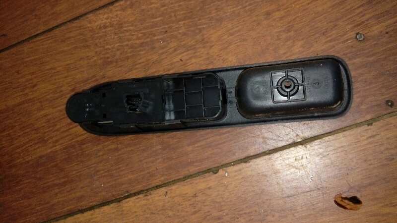 MANDO ELEVALUNAS DELANTERO IZQUIERDO 