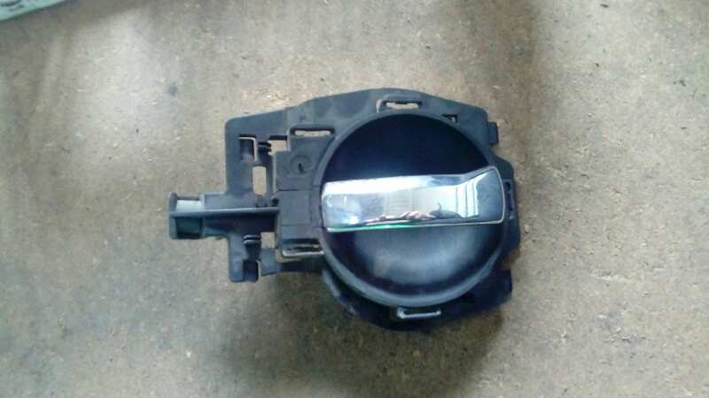 MANETA INTERIOR DELANTERA DERECHA