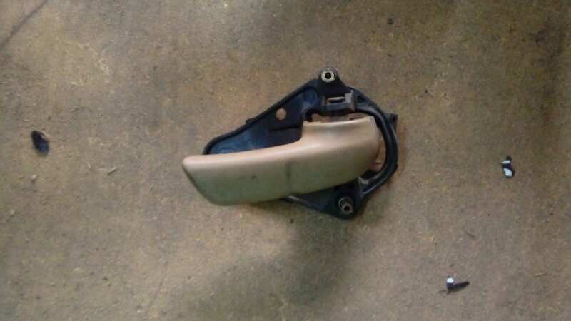 MANETA INTERIOR DELANTERA DERECHA