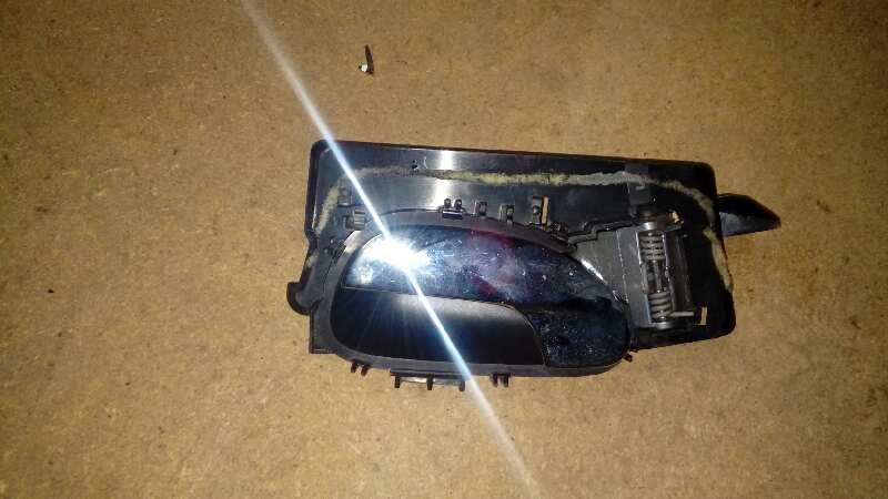 MANETA INTERIOR DELANTERA IZQUIERDA