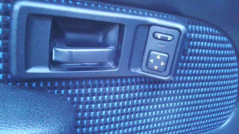 MANETA INTERIOR DELANTERA IZQUIERDA